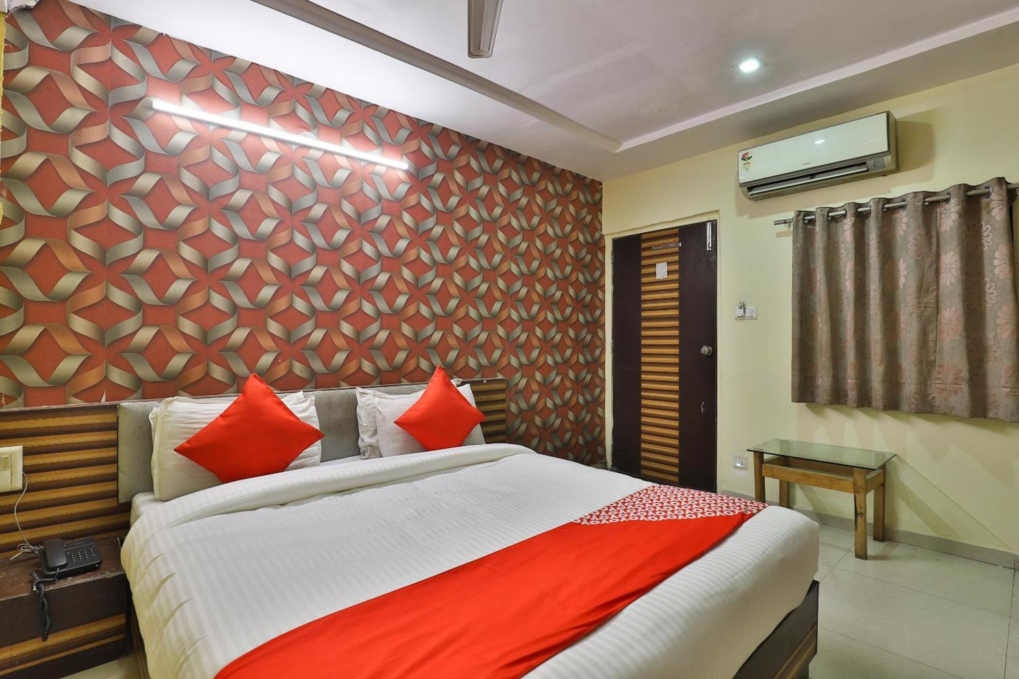 Spot On Hotel Shreeji Palace 아흐메다바드 외부 사진