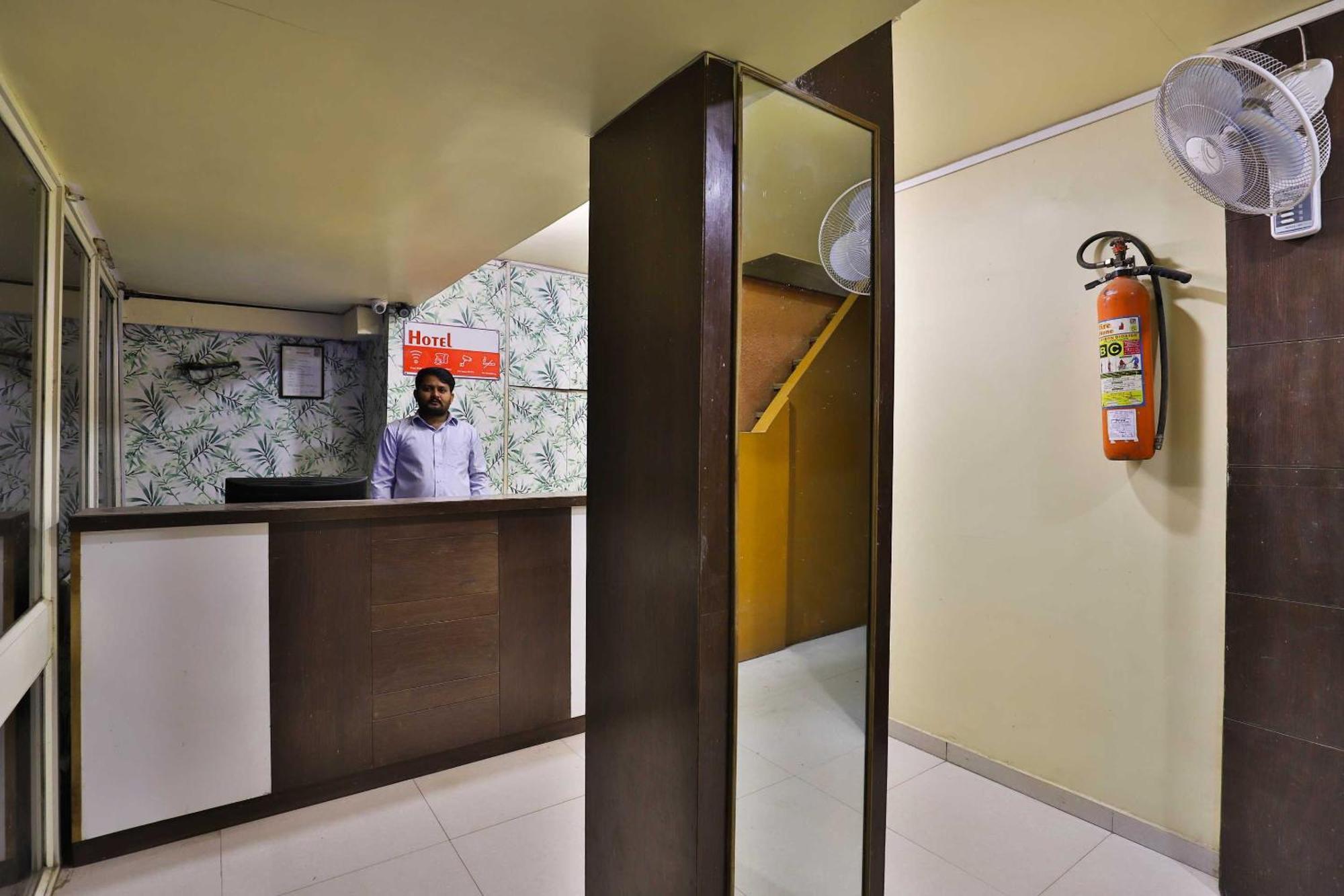 Spot On Hotel Shreeji Palace 아흐메다바드 외부 사진