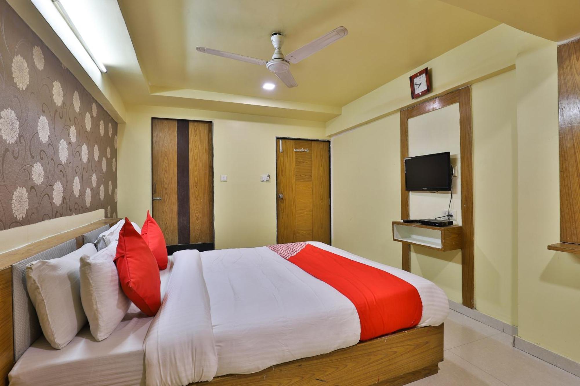 Spot On Hotel Shreeji Palace 아흐메다바드 외부 사진
